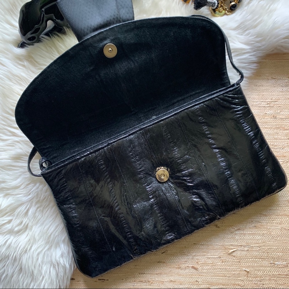 Vintage Black Eel Front Bow Clutch w/Strap - Picture 4 of 5